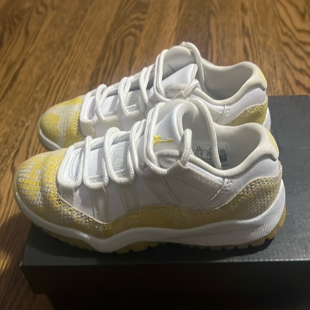 Air Jordan 11 toddler